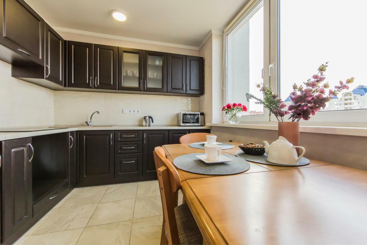 Super View, Luxury Near Chernihiv Metro. Kyiv