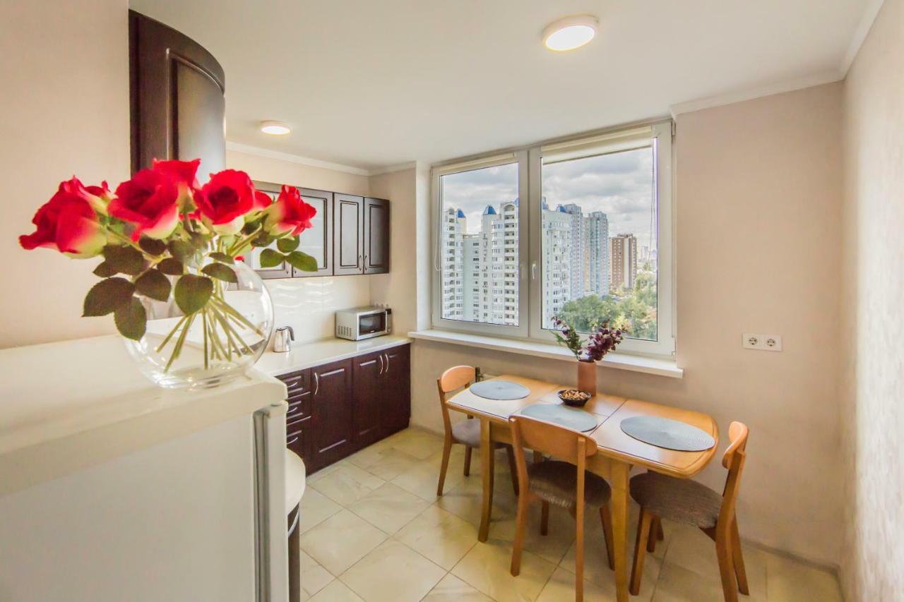 Super View, Luxury Near Chernihiv Metro. Kyiv