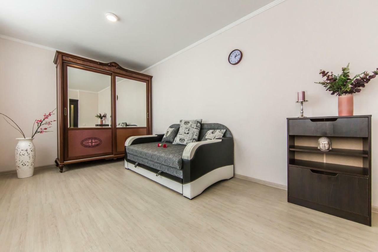 Super View, Luxury Near Chernihiv Metro.